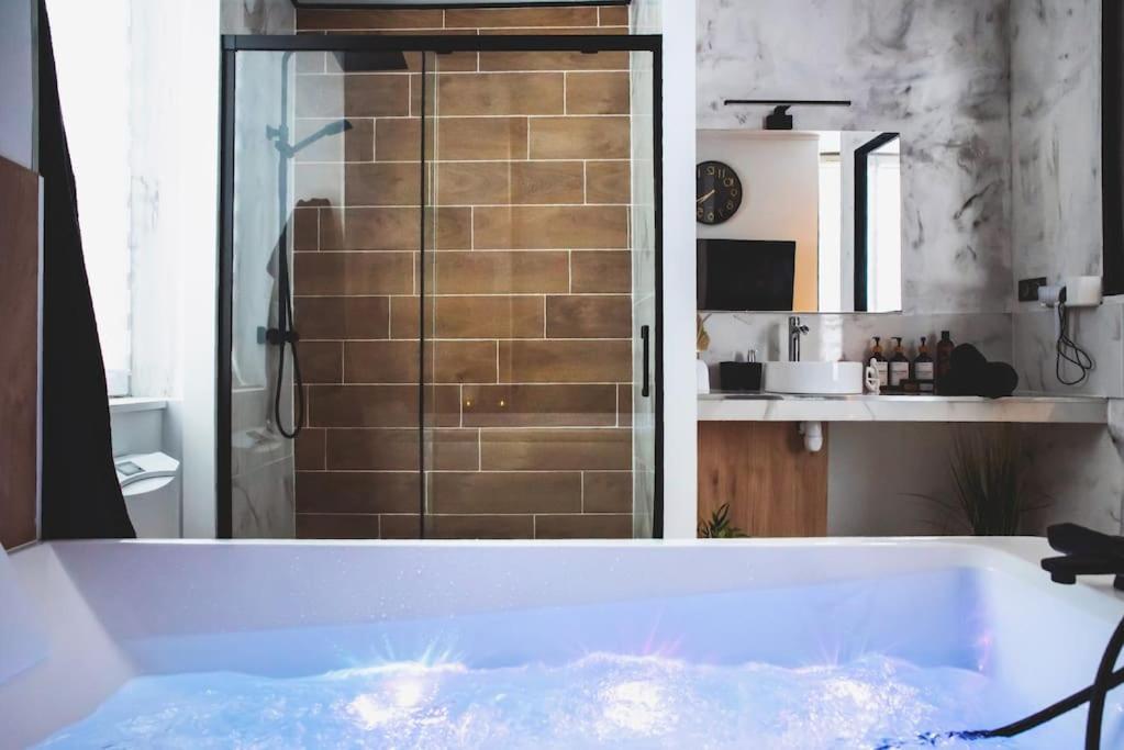 Love Room, La Douce Angevine Ανζέρ Εξωτερικό φωτογραφία